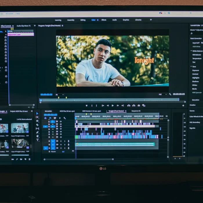 Arbeitsplatz eines Video-Editors in Hamburg.